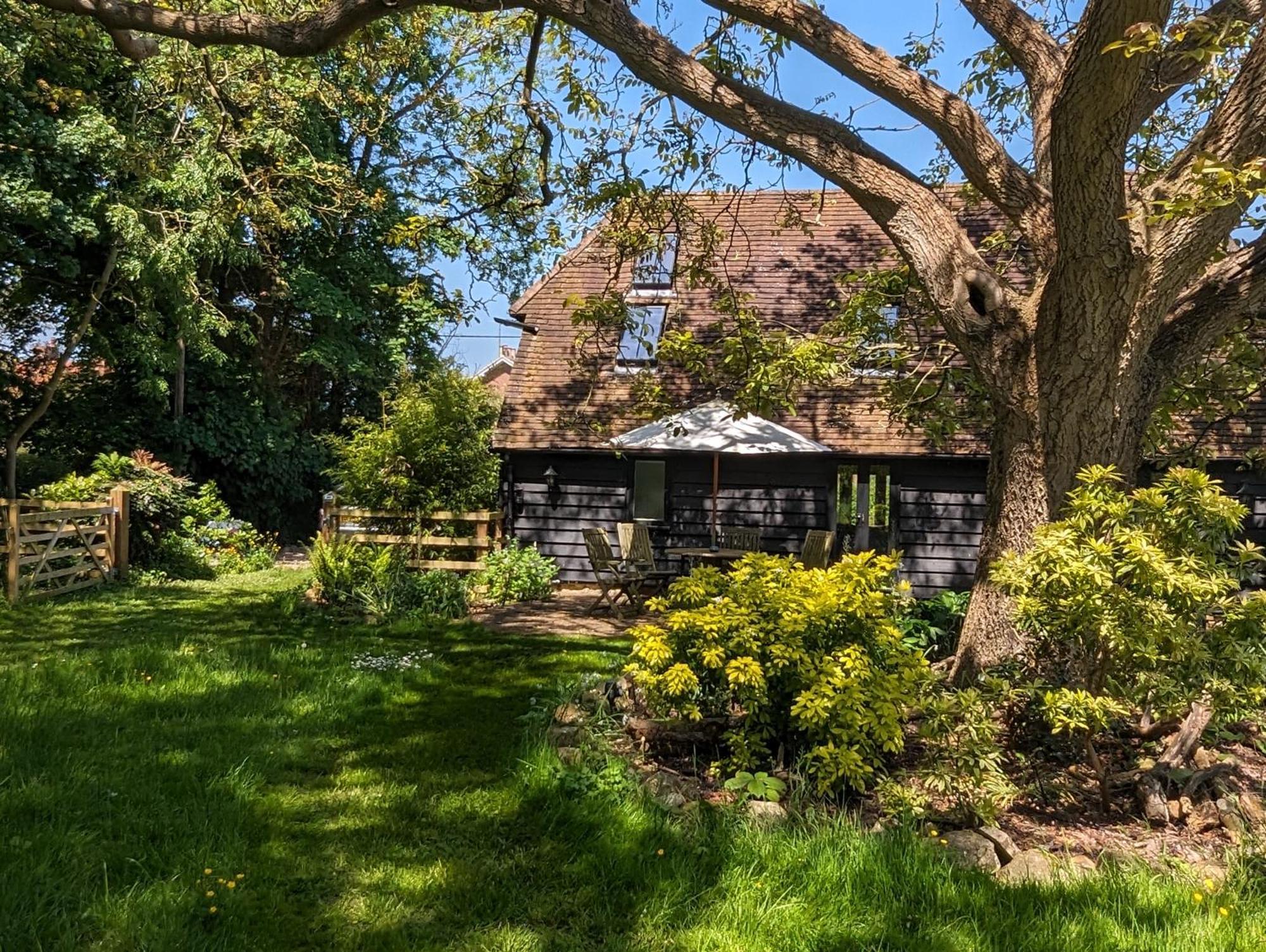 Cosy Listed Barn In Peaceful Country Village Granborough Экстерьер фото